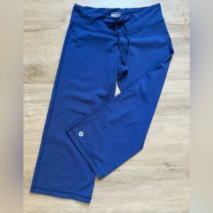 Lululemon size 8 blue capri pants